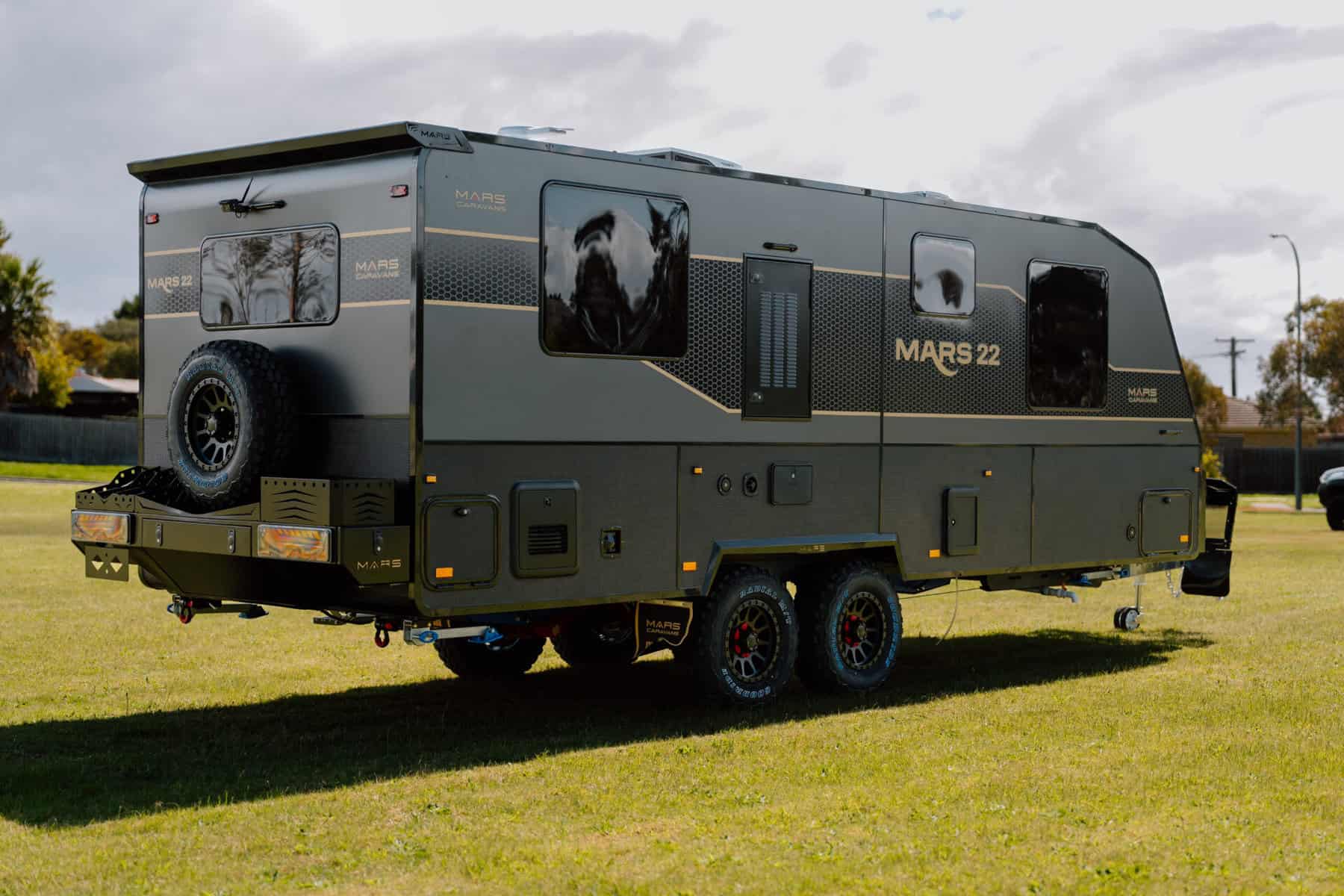 22ft. Dual Axle Luxury Off Road Hard Top Caravan | Mars 22